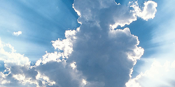 Sonlig skyn deur wolke.