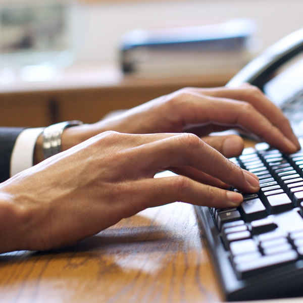 Iemand besig met werk in die Skryfafdeling, VSA