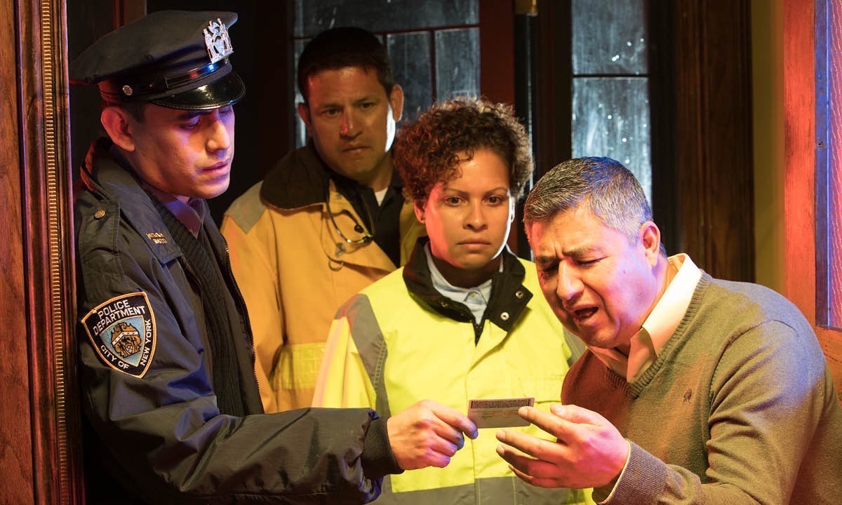 ’n Pa is geskok toe ’n polisieman vir hom sy oorlede seun se rybewys bring