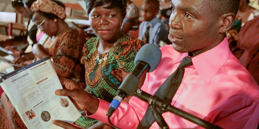 Broers en susters in Malawi gebruik Ons Christelike Lewe en Bediening—Vergaderingwerkboek