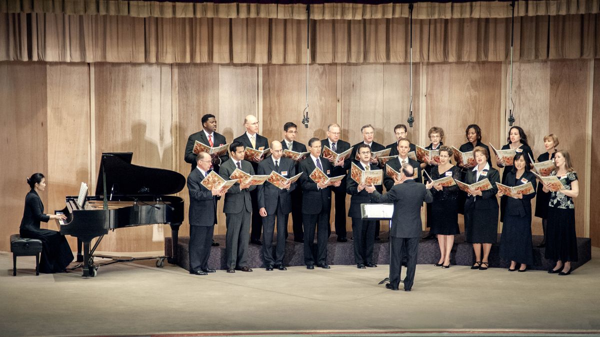 Gwun̄ ute Splane ikijeen̄ akọp bọn ute iba okwa ike gwun̄ ute enenwaan̄ ge okifit piano.