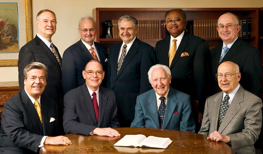 الهيئة الحاكمة سنة ٢٠٠٩:‏ الاخوة لوش،‏ سبلاين،‏ بار،‏ جارس،‏ لت،‏ موريس،‏ بيرس،‏ هيرد،‏ وجاكسون