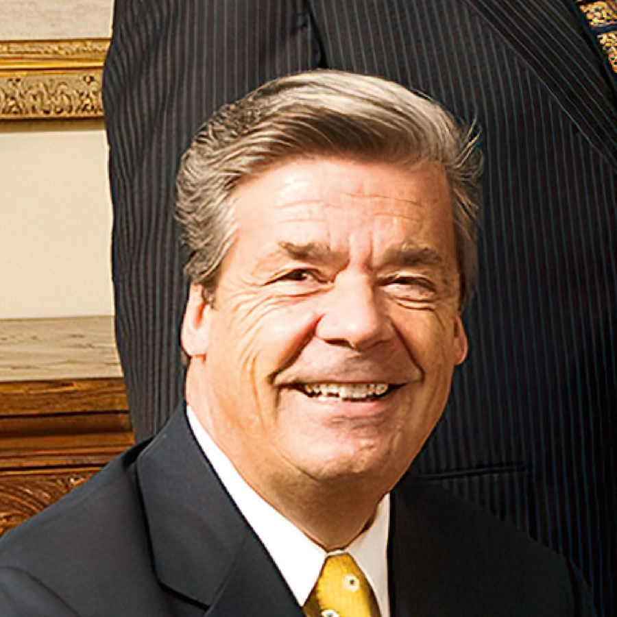 الاخ غريت لوش من الهيئة الحاكمة