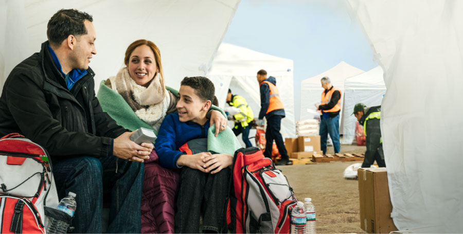 عائلة تحافظ على روتينها اليومي بعد الكارثة