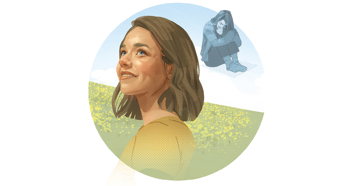 إمرأة كانت كئيبة وتبكي لكنها الآن تقف مبتسمة