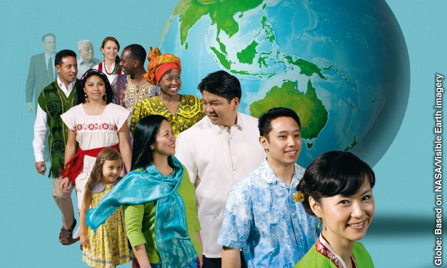 اشخاص من اعمار وأعراق مختلفة