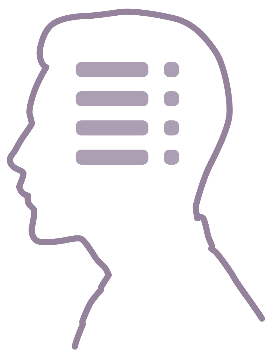 رجل يراجع النقاط الرئيسية