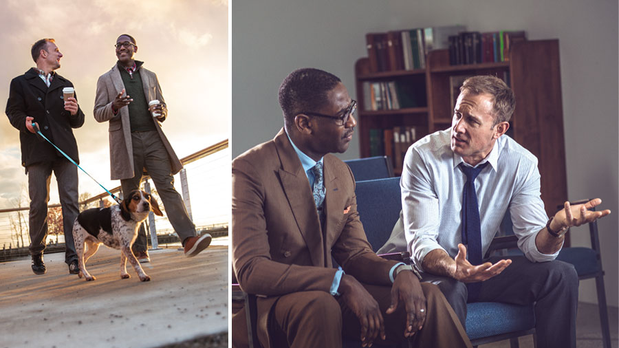 شيخ يصغي بصبر الى اخ يقول كلمات متهورة،‏ ولاحقا يتمشيان معا