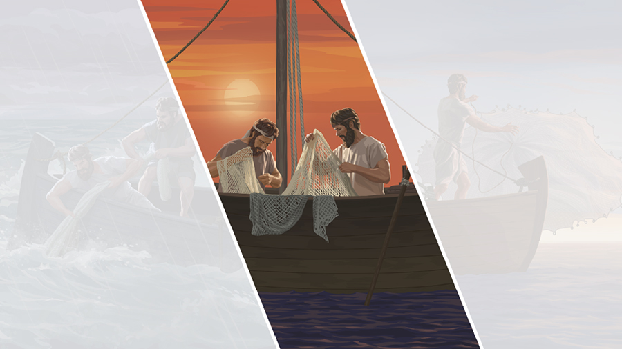 صيادان يصلحان شبكة عند مغيب الشمس.‏