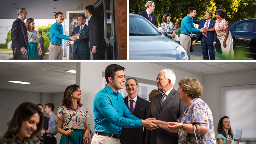 ١-‏ الاخ الذي يدير الدرس،‏ زوجته،‏ والتلميذ يسلمون على زوجين في موقف السيارات عند قاعة الملكوت.‏ ٢-‏ اخوان يسلمان على التلميذ عند مدخل قاعة الملكوت.‏ ٣-‏ داخل قاعة الملكوت،‏ يتعرف التلميذ على زوجين يفرحان بلقائه