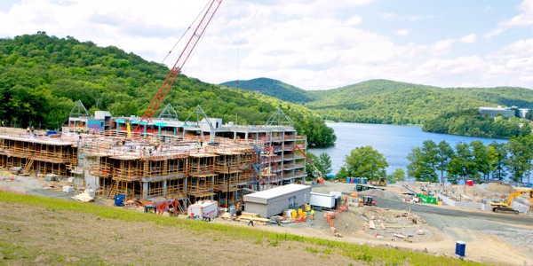 صورة تغطي كامل الصفحتين ١٠ و ١١