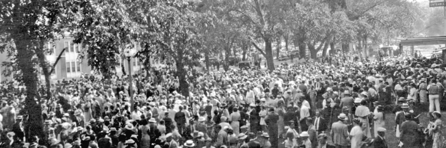 A huge crowd attending the 1935 convention of Jehovah’s Witnesses in Washington, D.C., U.S.A.