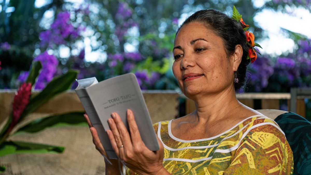 Sahalak borua manjaha Bibel “Hata ni Debata tu Akka Jolma na Naeng Mangolu di Tano na Imbaru” di bahasana sandiri, bahasa Wallisian.