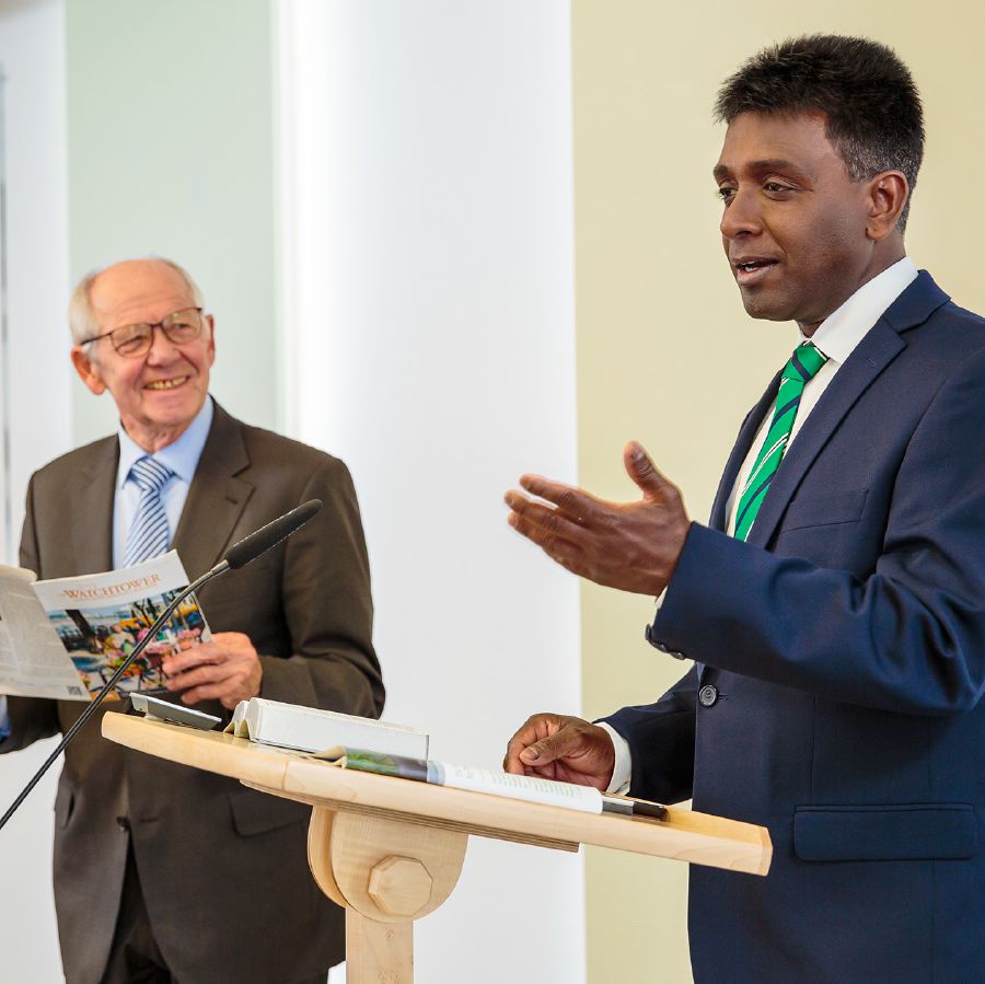 Las roha ni sahalak donganta naung matua mangida sahalak na poso na diajari manguluhon Parsiajaran Joujou Paboahon