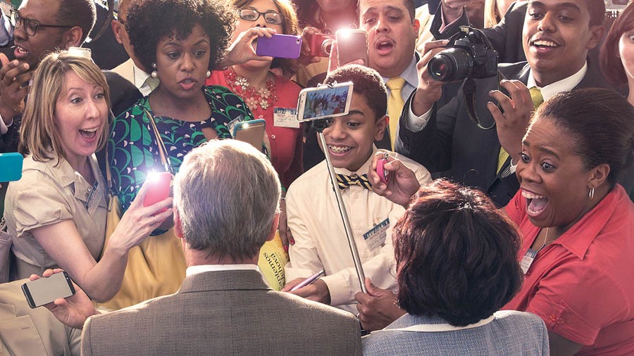 Sahalak wakil kantor pusat dohot istrina dihaliangi godang halak lao marpoto.