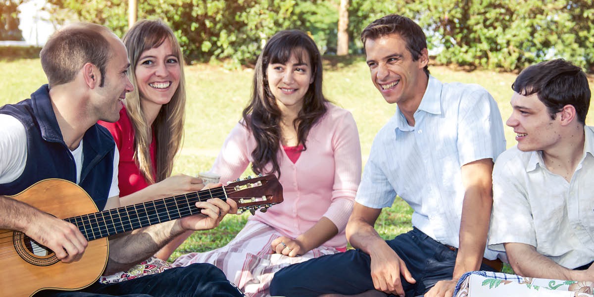 Etẹn nikpia kevbe etẹn nikhuo eso gha sọyẹnmwẹ egbe iran, iran gha so ihuan, iran vbe kpee guitar.