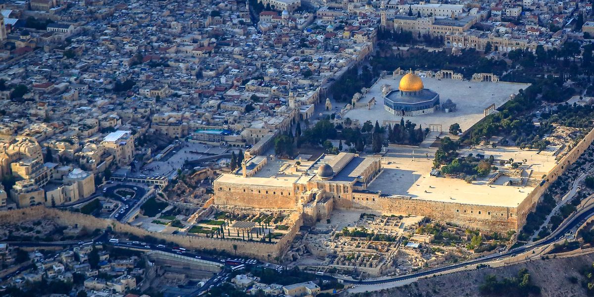 Vista da cidade de Jerusalém e do monte do templo com o Domo da Rocha.