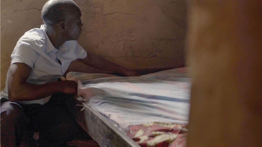 Jun achbʼäl ri nqʼalajin chpan ri video Ri ajowabʼäl majun bʼëy xtkʼis ta... tapeʼ yoj kʼo pa mebʼaʼïl (Congo). Jun qachʼalal achï najin nuʼän rubʼanik jun chʼat rchë yekanaj qa ri qachʼalal chpan ri kʼa näj ye petenäq wä.