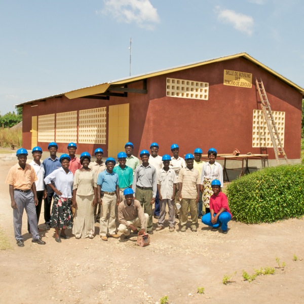 Constructors voluntaris de Sales del Regne a Togo