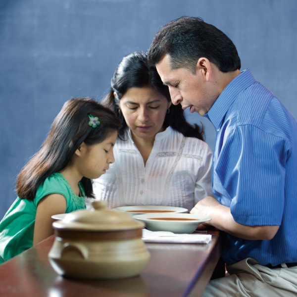 Una família de Testimonis ora a Jehovà