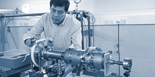 Si Wenlong He diha sa trabahoan