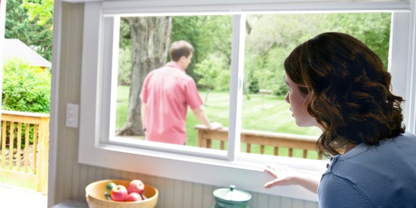 Asawa nga mabalak-ong nagsud-ong sa iyang nagsakit nga bana