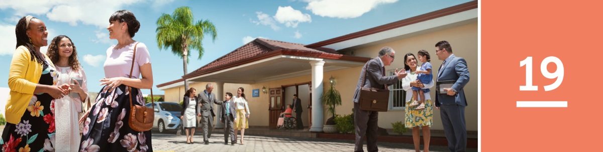 Leksiyon 19. Mga Saksi ni Jehova nga nag-estoryahanay sa gawas sa Kingdom Hall.