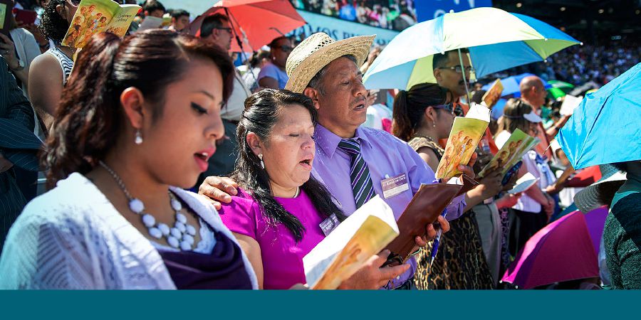 Nanambong sa 2014 Internasyonal nga Kombensiyon sa mga Saksi ni Jehova, New Jersey, U.S.A.