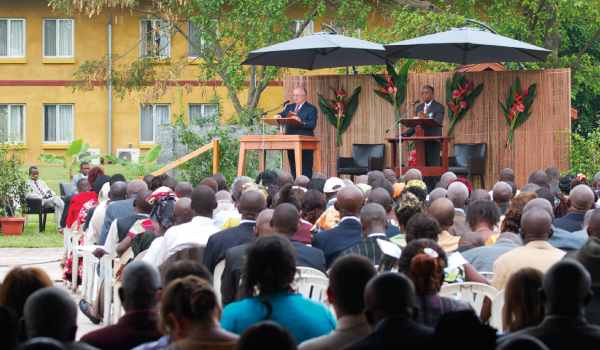 [Hulagway sa panid 32]