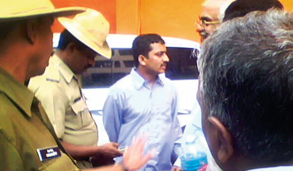 [Hulagway sa panid 34]