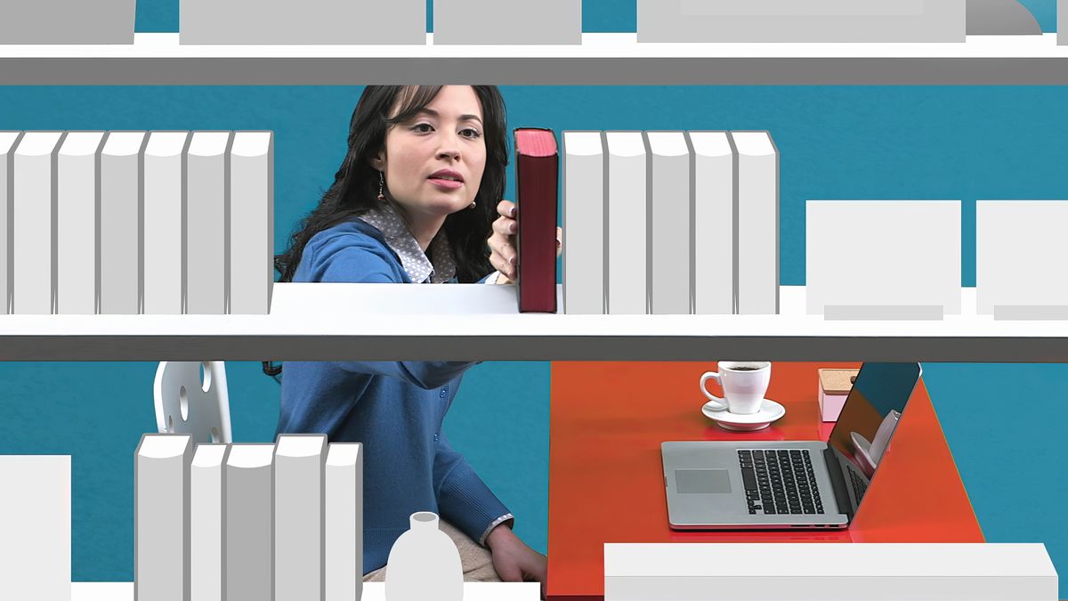 En madanm pe pran en Labib lo letazer.