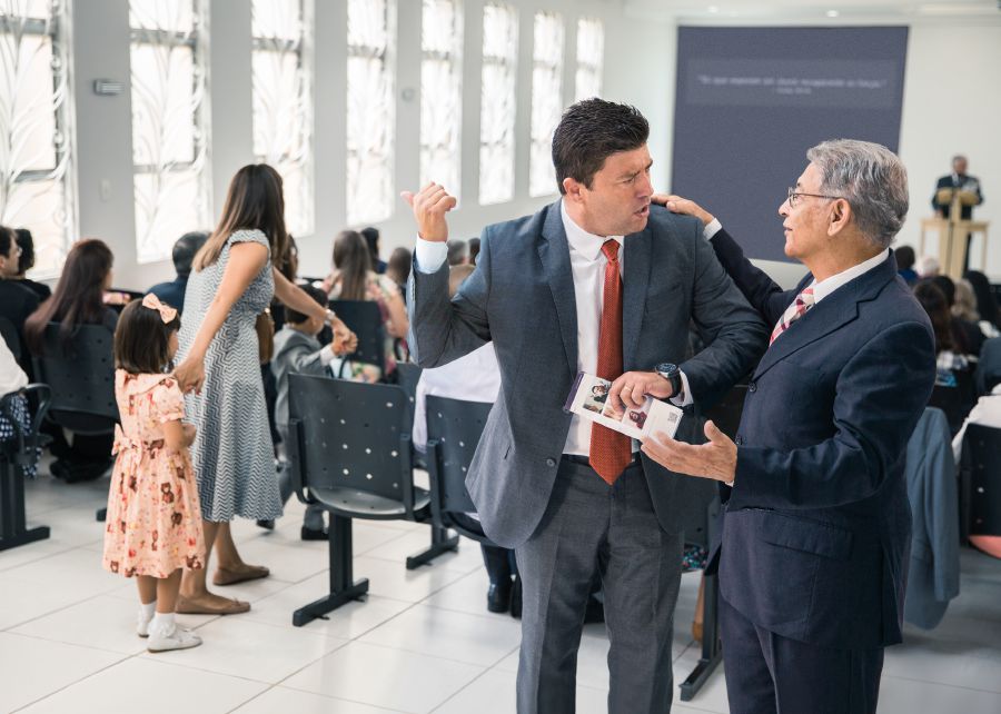 En frer i esey ed en frer ki pli zenn ki li pour pa reakte vitman ler lezot i fer bann fot