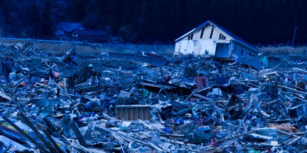 Sutiny po zemětřesení a tsunami