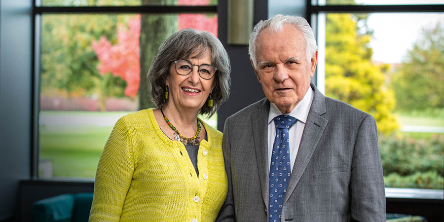 John a Laura Kikotovi