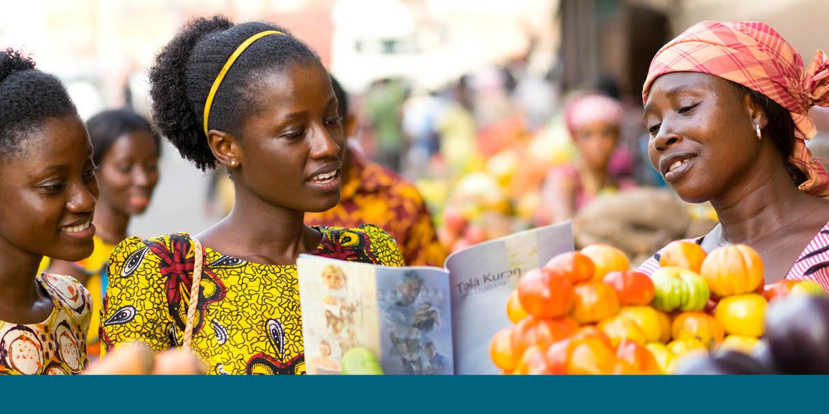 Predicando en un mercado de Sierra Leona