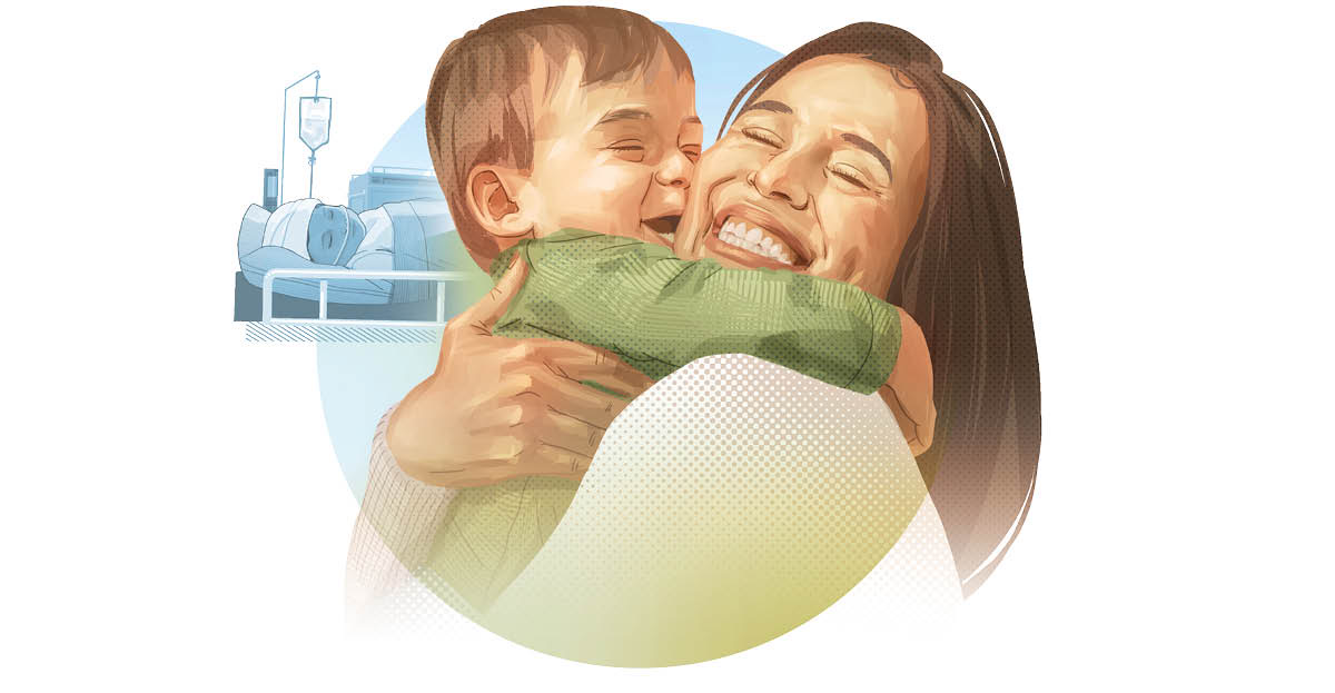 Un niñito que antes estaba enfermo ahora está sano y abrazando a su mamá.