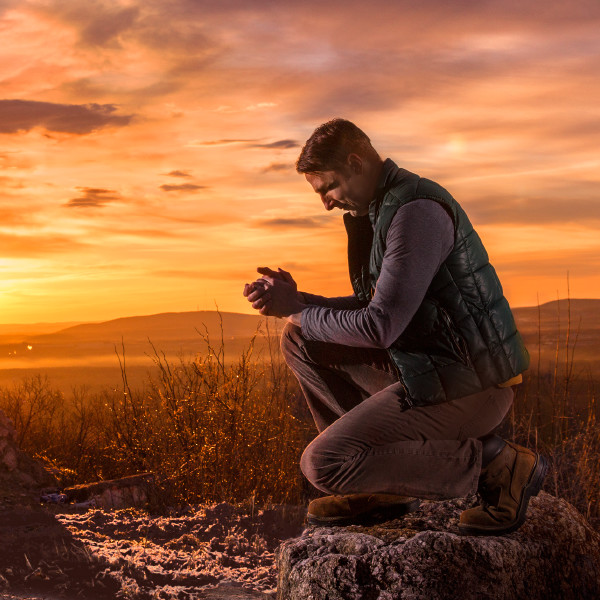 《守望台》杂志2015年10月刊封面 | 祈祷真的有用吗？