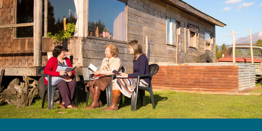 [1-мӗш страницӑри ӳкерчӗк]Иегова Свидетелӗсем Чилире Библи вӗренӗвӗ ирттереҫҫӗ