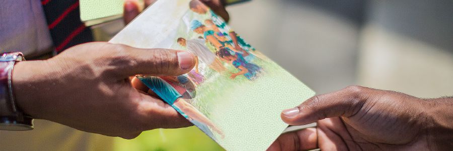 Иегова Свидетелӗ ҫынна Каҫхи апат уявне чӗнмелли хута парать