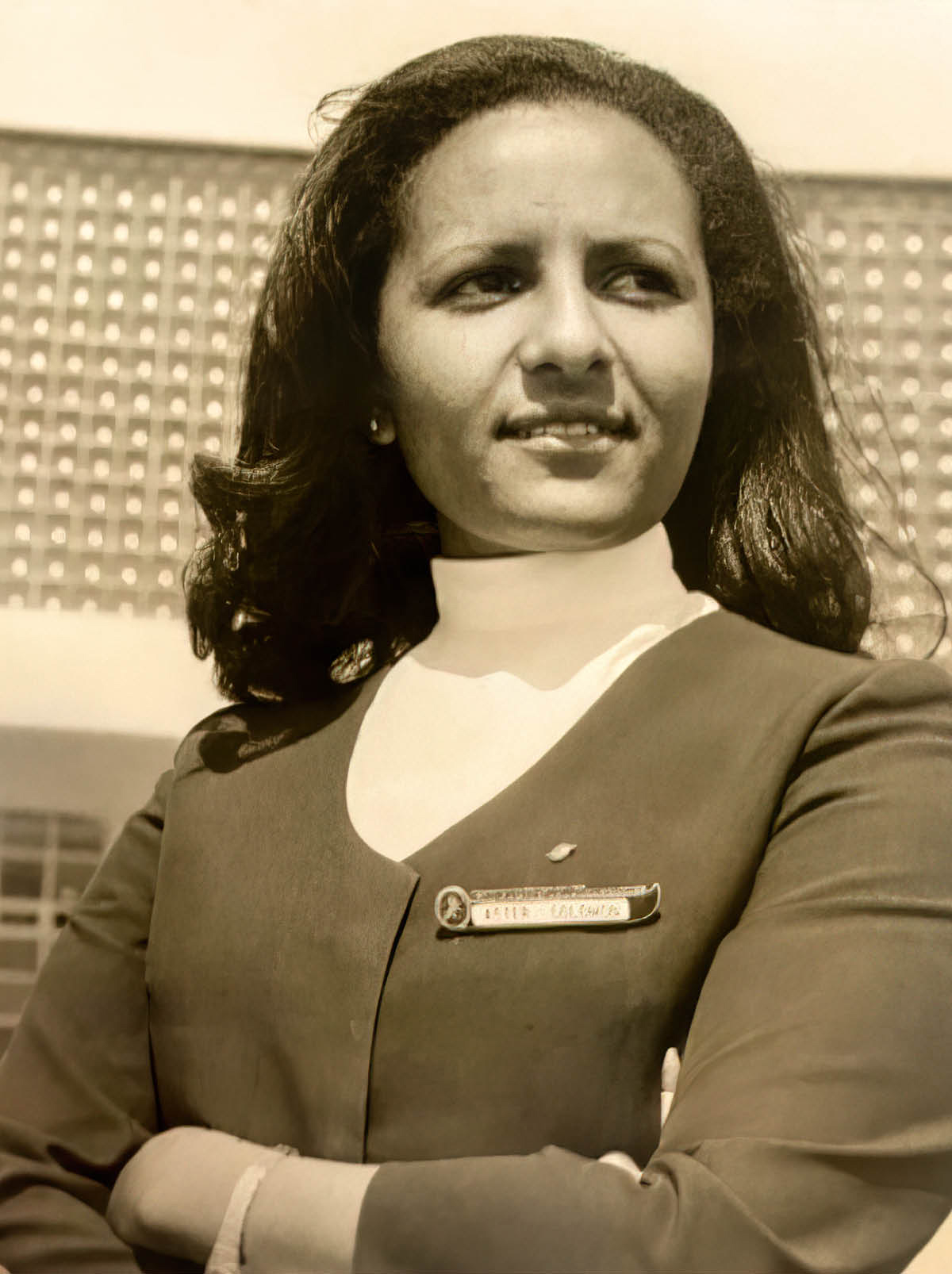 Aster iført sin uniform fra Ethiopian Airlines.