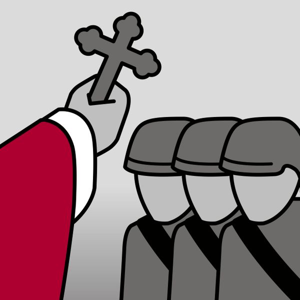 Et lille billede af en religiøs leders hånd der holder et kors og velsigner nogle soldater.