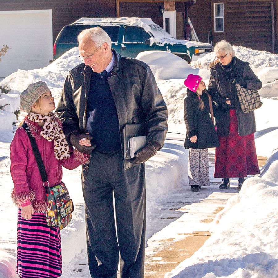 Thomas og Bethel McLain i forkyndelsen med deres børnebørn