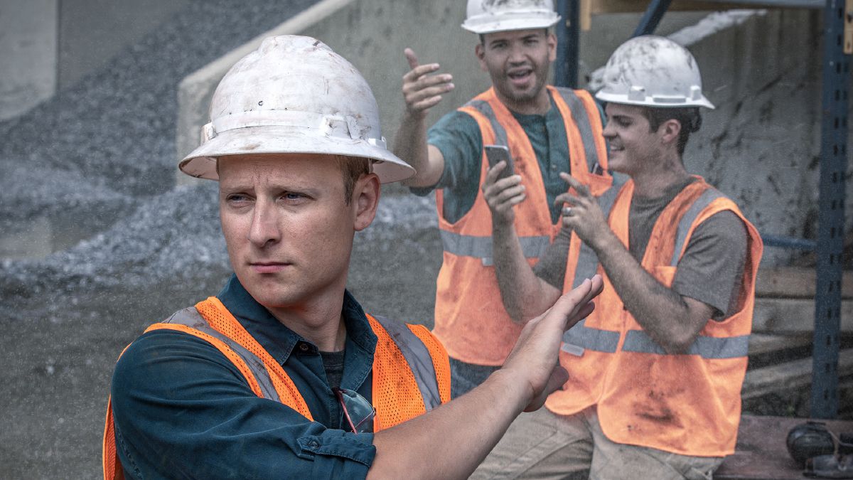 En bror nægter at se pornografi sammen med sine kolleger