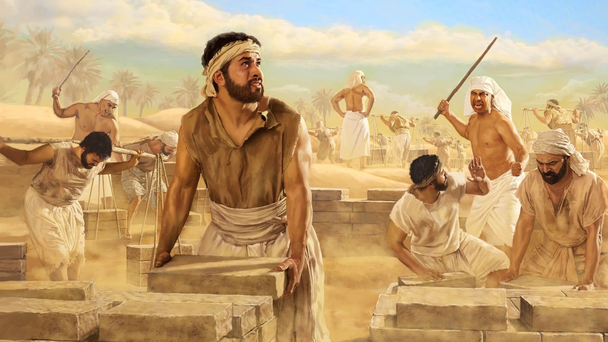En israelitisk mand ser tænksom ud mens han stabler teglsten som slave i Egypten. Omkring ham bliver andre hårdtarbejdende israelitter slået med stave af egyptere.