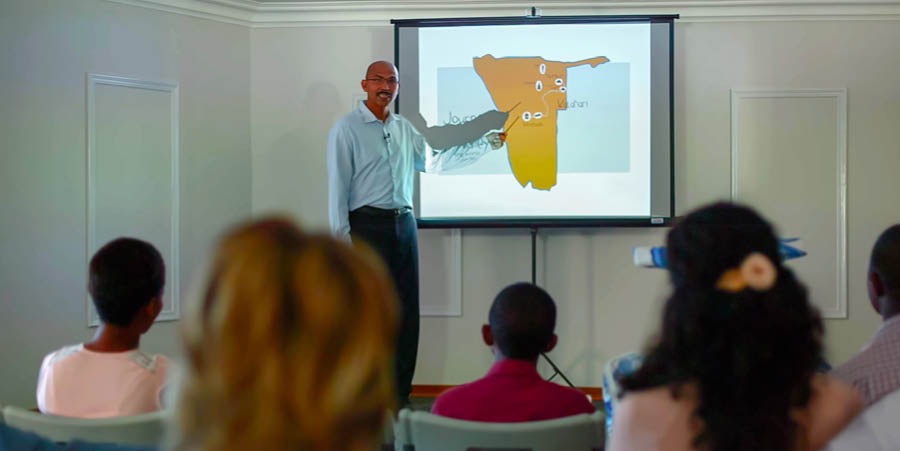 Eine Verkündigergruppe plant eine besondere Predigtaktion in Namibia