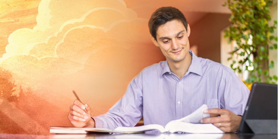 Ein Bruder studiert die Bibel