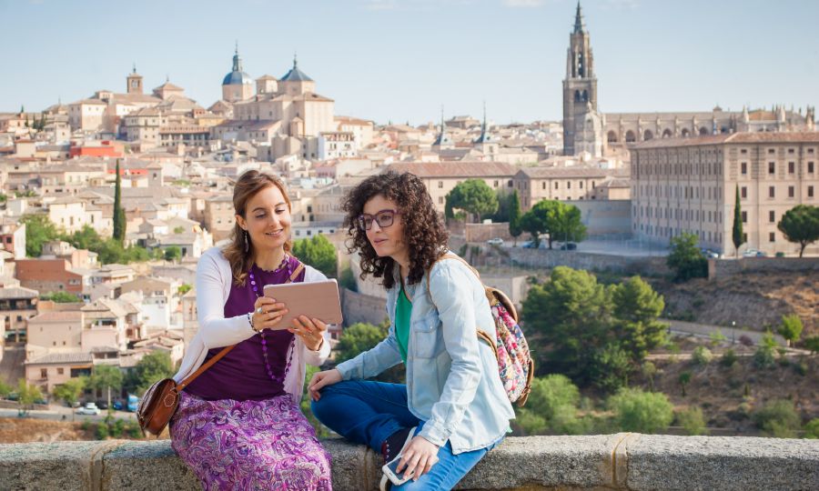 Einer Frau wird gepredigt