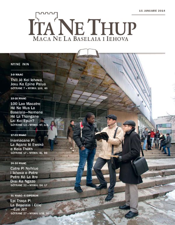 Jehovah’s Witnesses speaking to someone in the public ministry