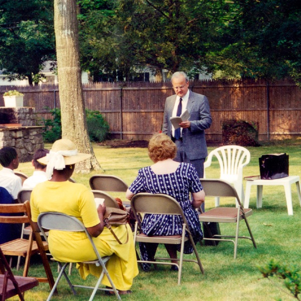 Anthony Morris conducts a meeting for field service while in the traveling work