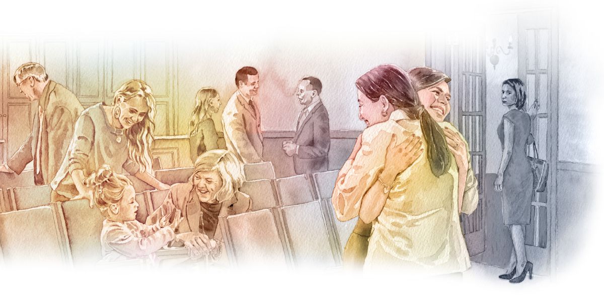 Una mujer expulsada sale del Salón del Reino después de una reunión y observa a los hermanos hablando